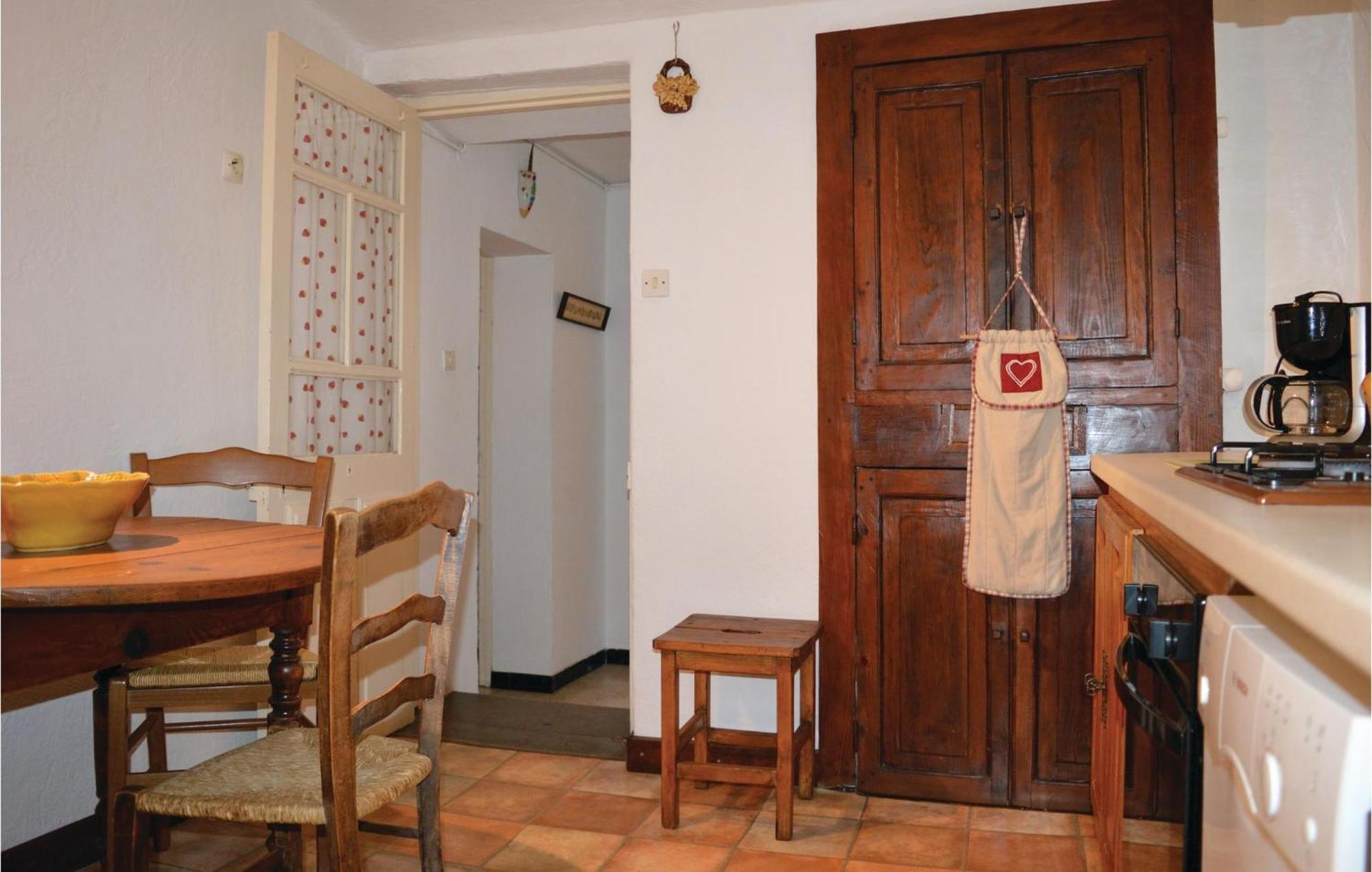 2 Bedroom Beautiful Apartment In Calcatoggio Calcatoggio  Extérieur photo